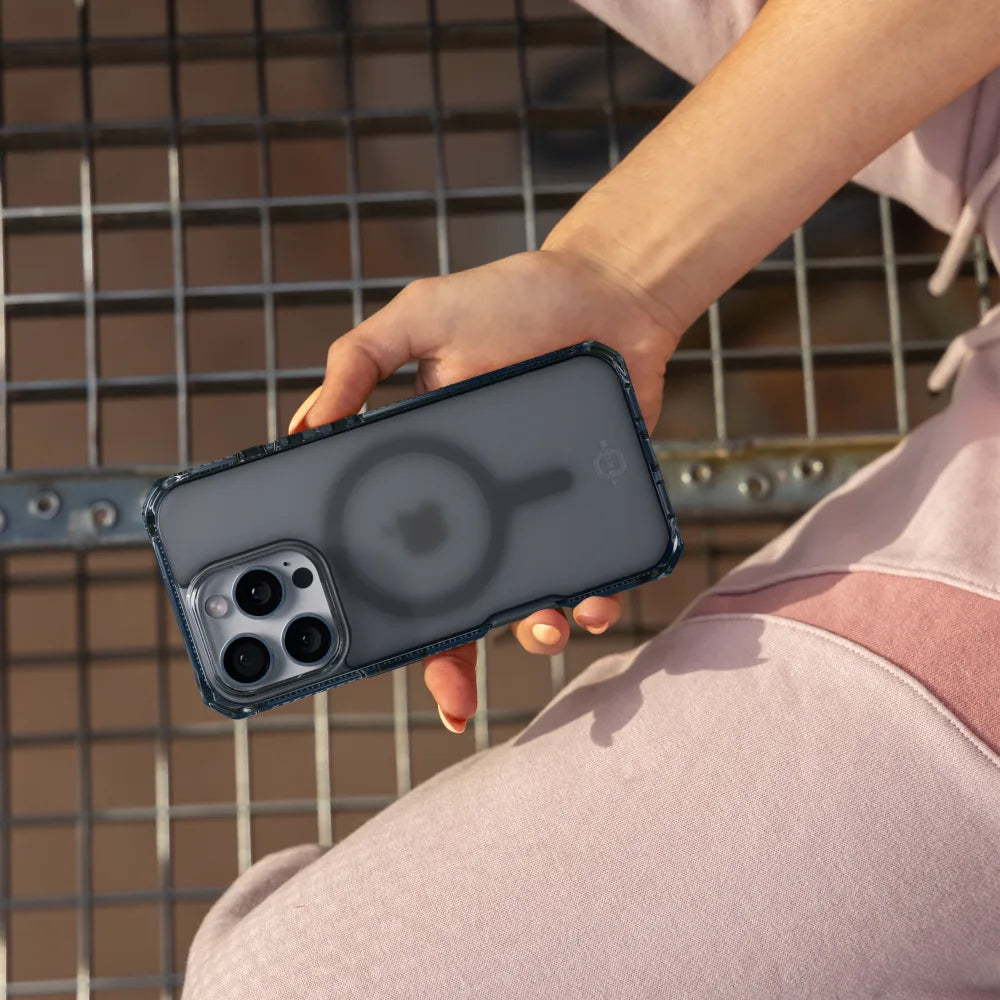 ITSKINS - Hybrid_R Vapor MagSafe Case for Apple iPhone 16 Pro - Smoke