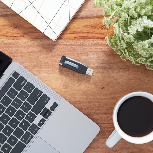 Verbatim 128GB Retractable V3 USB 3.2 Gen 1 Flash Drive