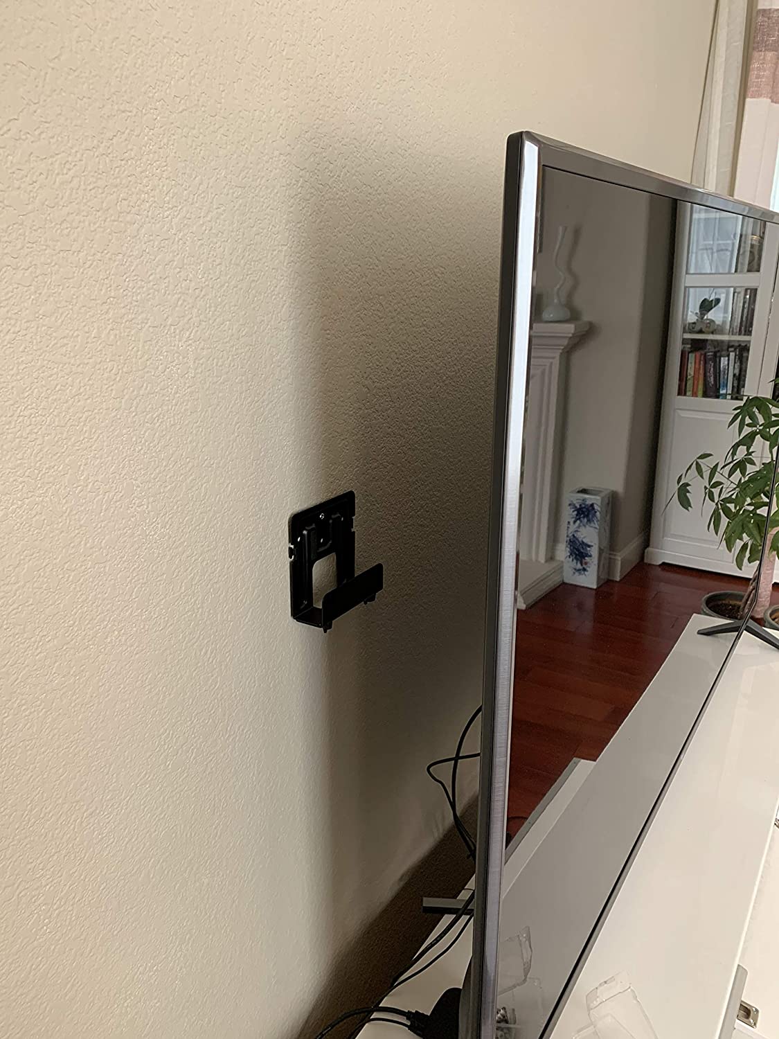 Mount Plus MP-APM-06-01 Streaming Media Player Wall Mounting Bracket for Most Small Devices Up to 11 lbs. - Apple TV, Roku, Fire TV, Sonos Port (Narrow)
