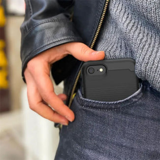 Gear4 Havana Case for iPhone SE3 (Black)